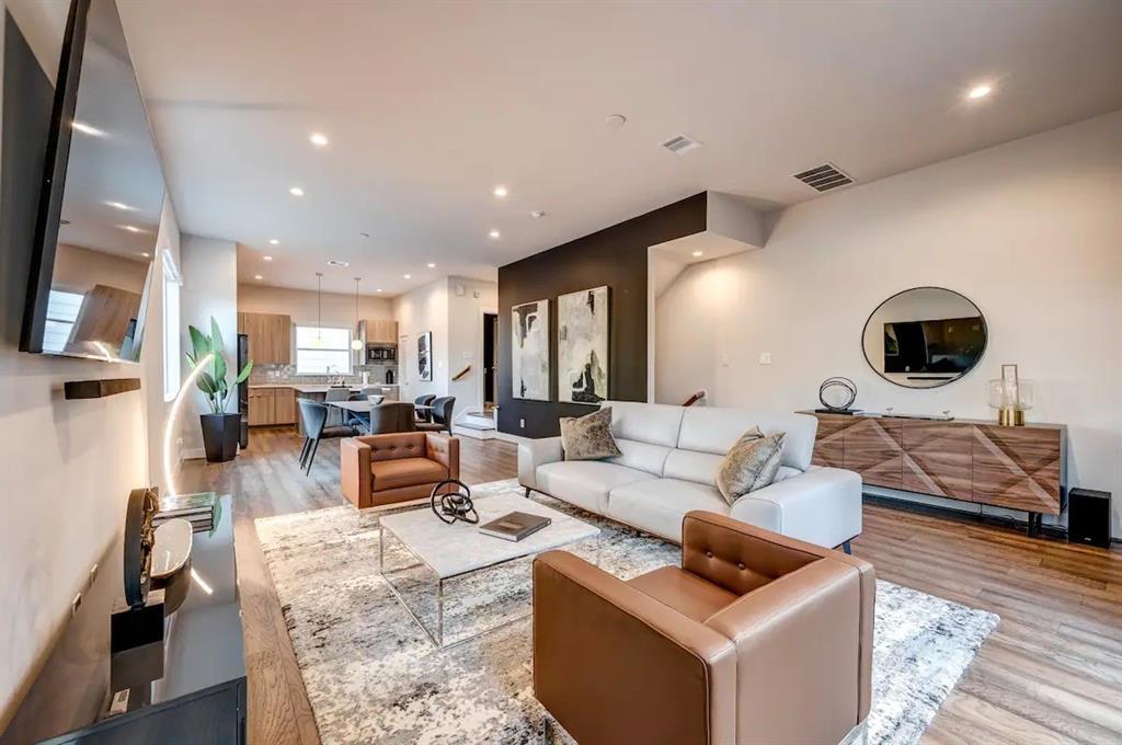 5853 Dolores St in Houston, TX - Building Photo