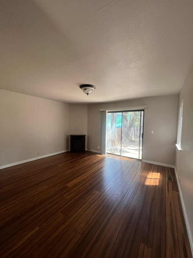 3364 Treehaven Dr in South Lake Tahoe, CA - Foto de edificio - Building Photo
