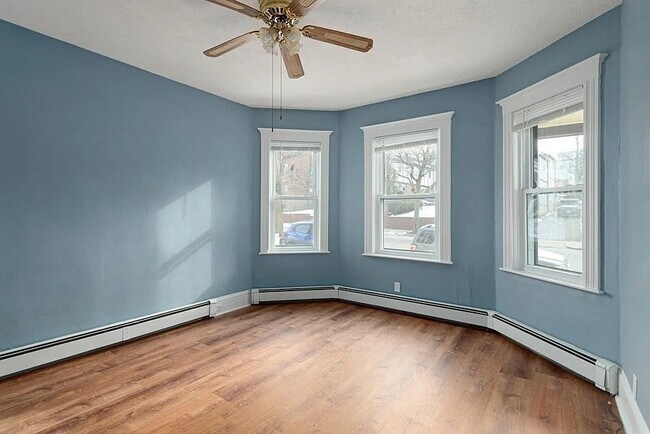 126 Neponset Ave in Boston, MA - Building Photo - Building Photo