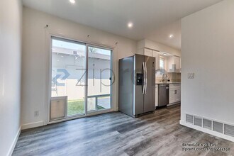 19858 Leighton Ln in Huntington Beach, CA - Foto de edificio - Building Photo