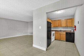 112 Meadows Cir in Boynton Beach, FL - Foto de edificio - Building Photo