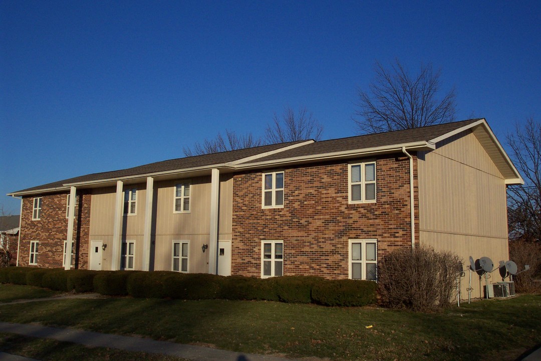 3 Galena Dr in Jacksonville, IL - Building Photo