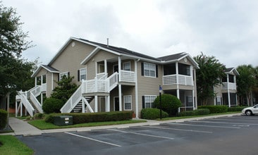 Lake Crossing Apartments in Gainesville, FL - Foto de edificio - Building Photo
