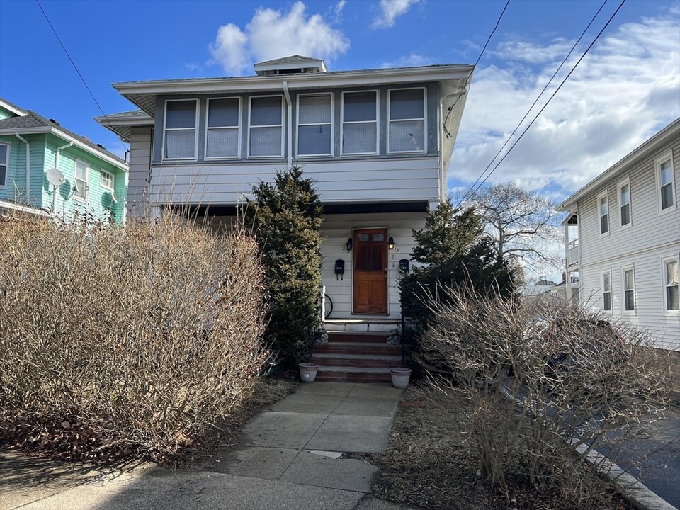 213 Forest St in Medford, MA - Building Photo