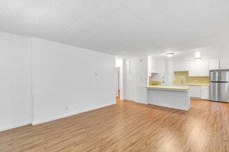 1015 S Westgate Ave in Los Angeles, CA - Building Photo - Building Photo
