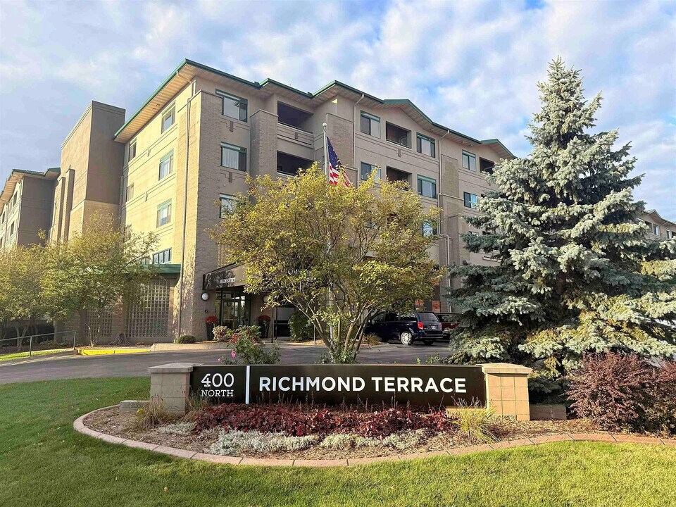 400 N Richmond St, Unit 440 in Appleton, WI - Building Photo