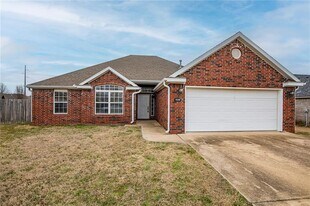 520 Bonanza St in Centerton, AR - Building Photo