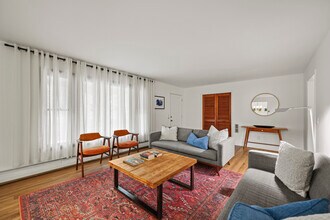 34 Galway Ct in Lenox, MA - Building Photo - Building Photo