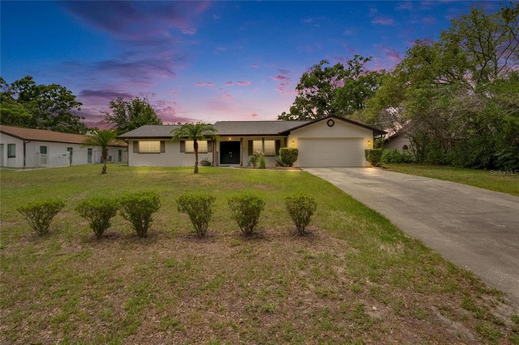 16112 N 15th St in Lutz, FL - Building Photo