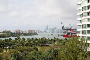 100 S Pointe Dr, Unit 601 in Miami Beach, FL - Building Photo