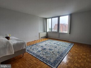 604-36 S Washington Square in Philadelphia, PA - Building Photo - Building Photo