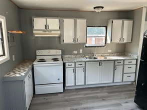 100 Hidden Valley Dr in Batesville, AR - Foto de edificio - Building Photo