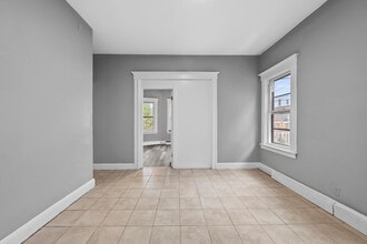 237 20th Ave, Unit 2 in Paterson, NJ - Building Photo - Building Photo