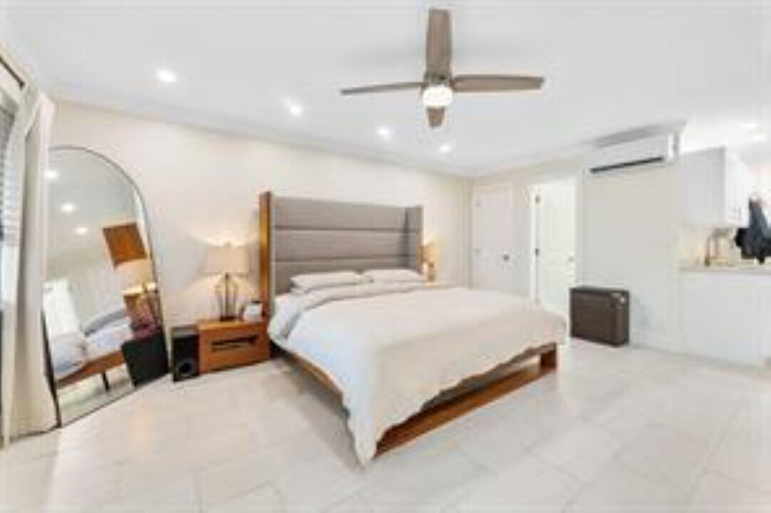 1706 NE 25th St, Unit 1 in Wilton Manors, FL - Building Photo