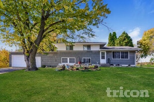 6890 University Ave NE in Fridley, MN - Building Photo