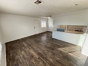 147 Westminster Way in Henderson, NV - Building Photo - Building Photo