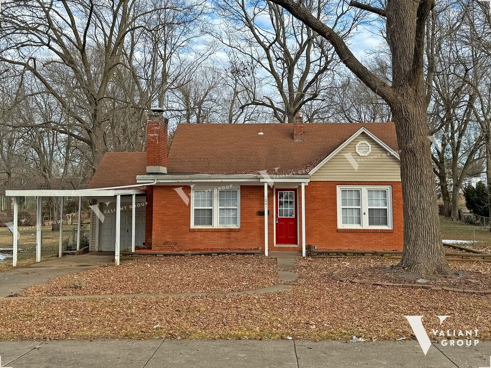 1041 W Portland St in Springfield, MO - Building Photo