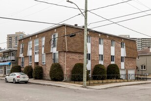 30 St. Charles St in Ottawa, ON - Building Photo