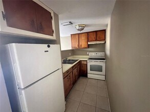 2212 E Silver Springs Blvd in Ocala, FL - Building Photo - Building Photo