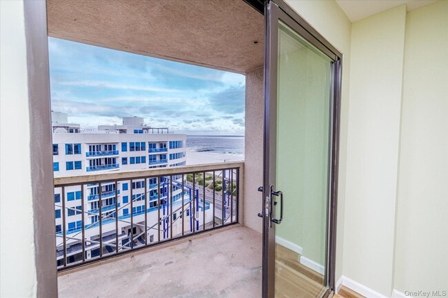 360 Shore Rd in Long Beach, NY - Foto de edificio - Building Photo