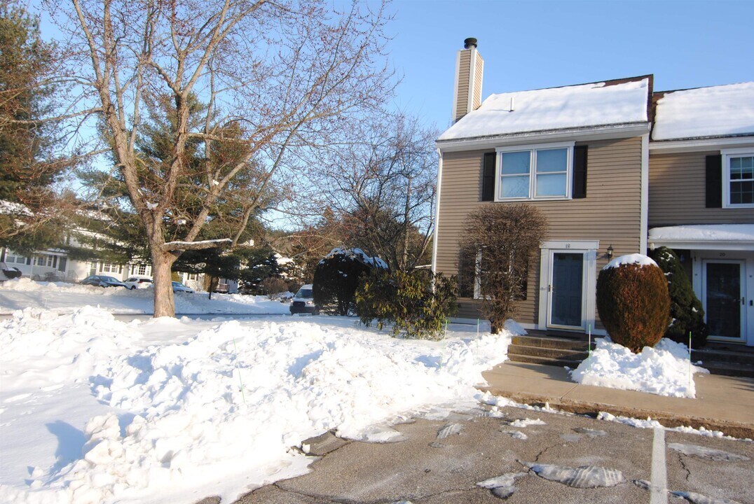 18 Cadogan Way in Nashua, NH - Building Photo