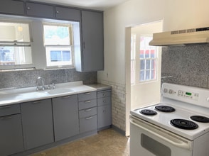 612 W Plumb Ln in Reno, NV - Building Photo - Building Photo