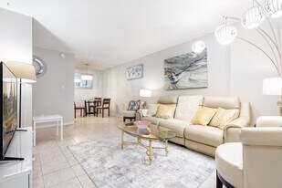 2040 Cornwall Ave in Vancouver, BC - Building Photo