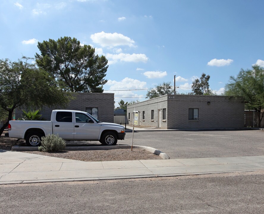 2147 N Isabel Blvd in Tucson, AZ - Foto de edificio