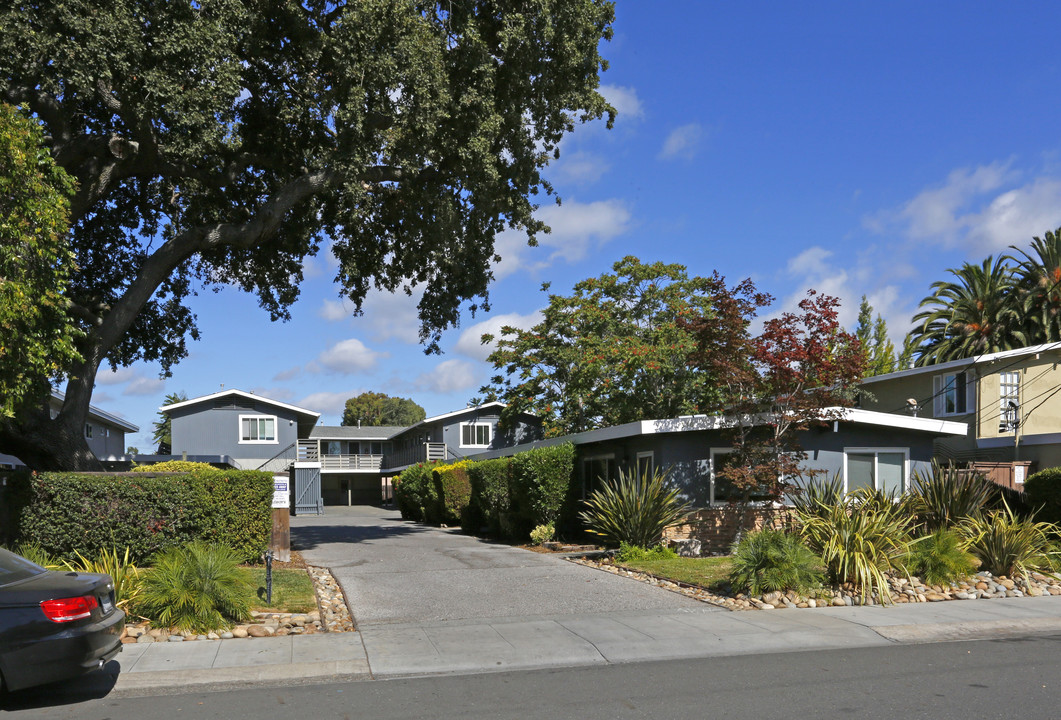 Greentree Apartments in Palo Alto, CA - Building Photo