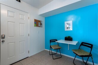 525 E Cottonwood Rd, Unit Furnished 1 Bdm PSCentral in Palm Springs, CA - Building Photo - Building Photo