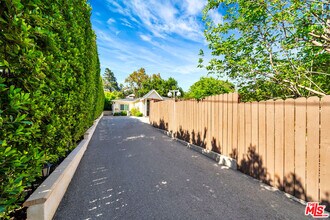6657 Valmont St in Los Angeles, CA - Building Photo - Building Photo