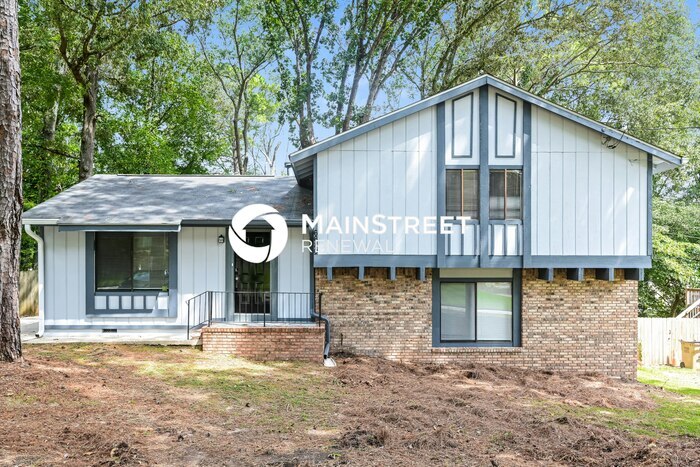 6680 Woodfield Ln in Rex, GA - Foto de edificio