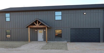 26216 N 2960 Rd in Cashion, OK - Building Photo - Building Photo