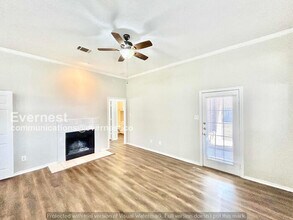 1029 Matthew St, Unit 613 in Burleson, TX - Foto de edificio - Building Photo