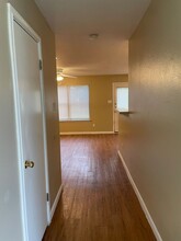 2400 Riddle Rd in Austin, TX - Foto de edificio - Building Photo