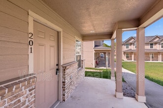 Avenue Townhomes in Huntsville, TX - Foto de edificio - Building Photo