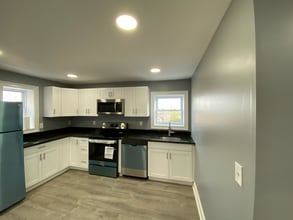 301 Lilac Ln, Unit 1 st floor in Carlstadt, NJ - Foto de edificio - Building Photo