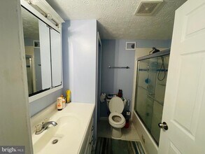 13200 Cabinwood Dr in Silver Spring, MD - Foto de edificio - Building Photo