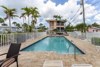 2375 N Beach Rd in Englewood, FL - Building Photo - Building Photo