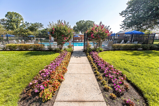 Homestead Gardens Apartments in Spring Lake, NJ - Building Photo - Building Photo