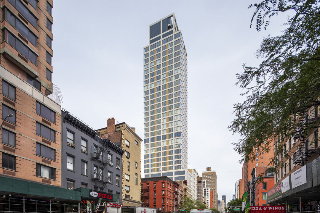 VU Condominiums in New York, NY - Building Photo