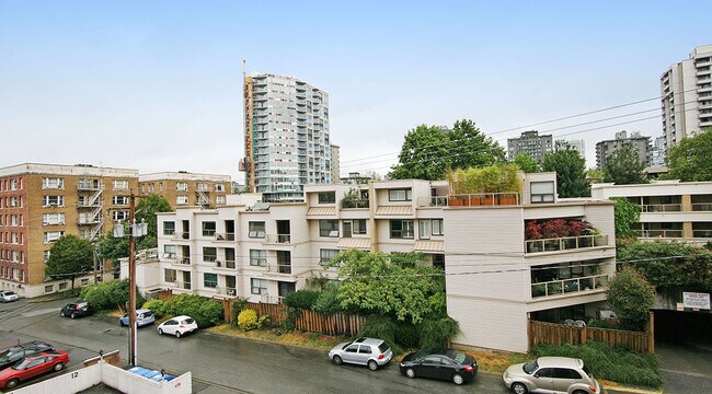 1355 Pendrell St in Vancouver, BC - Building Photo - Building Photo