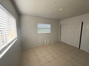 8257 Beacon Blvd in Ft. Myers, FL - Building Photo - Building Photo