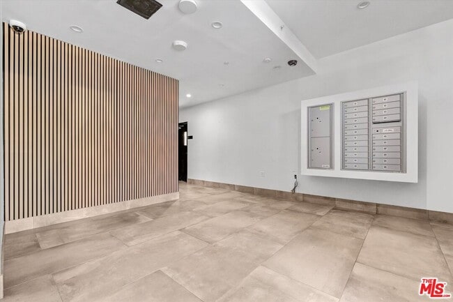 1537 S Wilton Pl in Los Angeles, CA - Building Photo - Building Photo