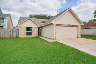 11810 Glenwolde Dr in Houston, TX - Building Photo