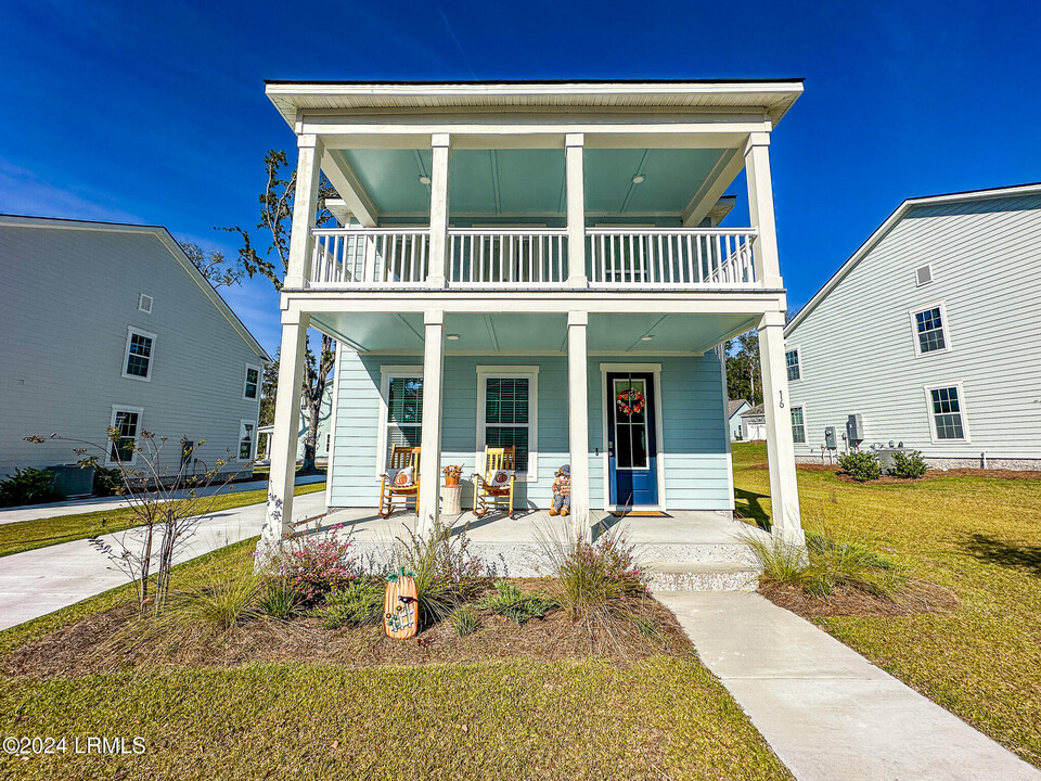 16 Backwater St in Port Royal, SC - Building Photo