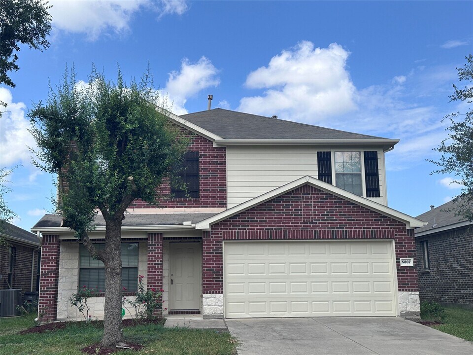 5807 Camelia Evergreen Ln in Richmond, TX - Building Photo