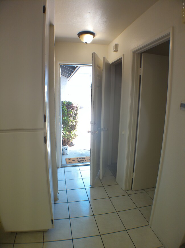 39101 Agua Vista, Unit Apt A in Murrieta, CA - Foto de edificio - Building Photo