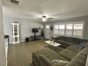 4576 Wenhart Rd, Unit 1 in Lake Worth, FL - Foto de edificio - Building Photo