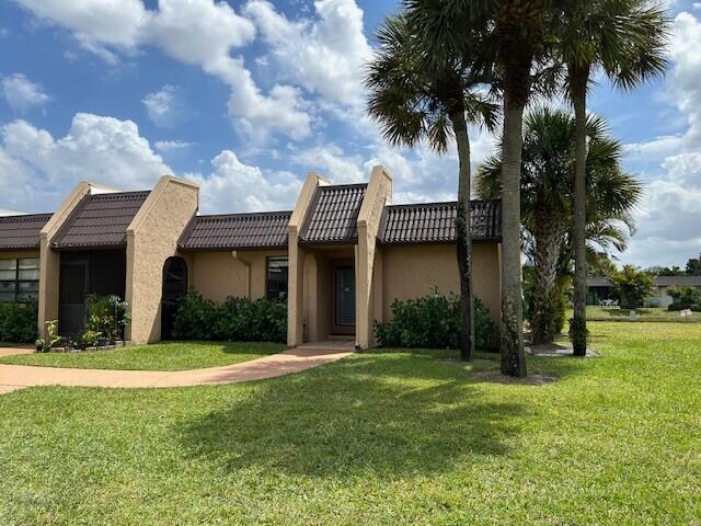 114 Lake Nancy Dr in West Palm Beach, FL - Building Photo